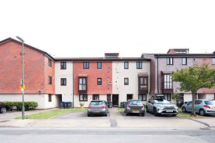 1 Bedroom Flat To Rent In Coniston Close, London, SW20