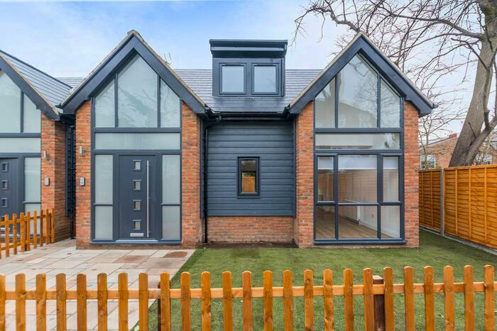 2 Bedroom Property To Rent In East End Road, East Finchley, London, N2