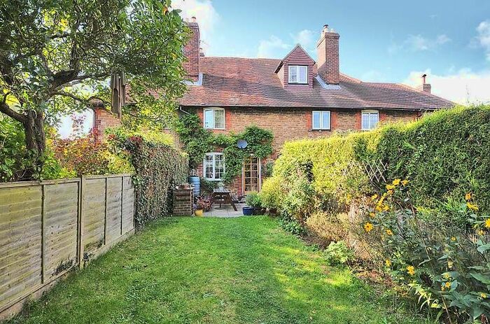 2 Bedroom Property To Rent In Kings Road, Godalming GU7