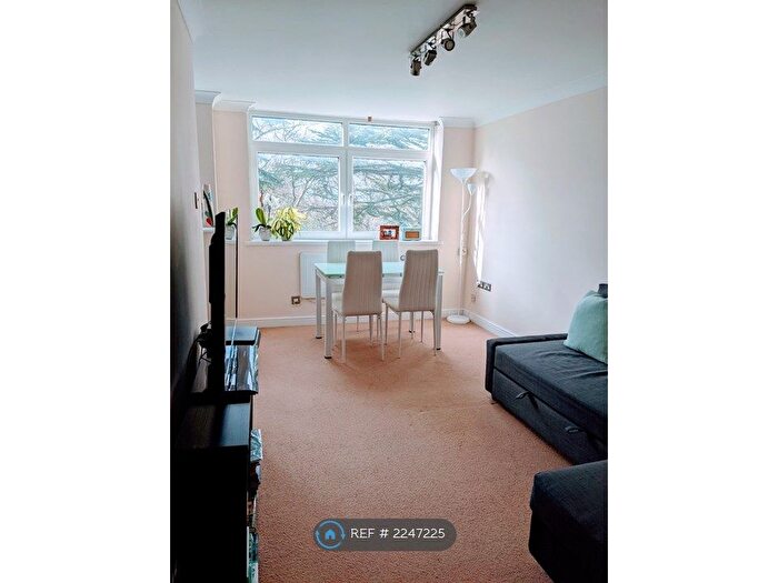 1 Bedroom Flat To Rent In Brampton Tower, Southampton, SO16