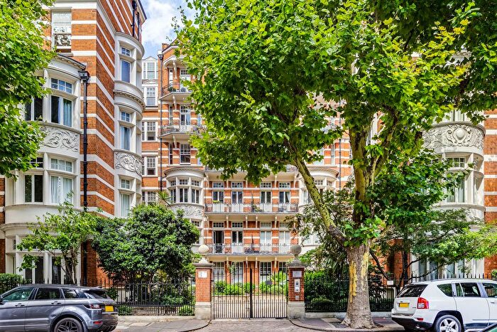 3 Bedroom Flat For Sale In Fitzjames Avenue, London, W14