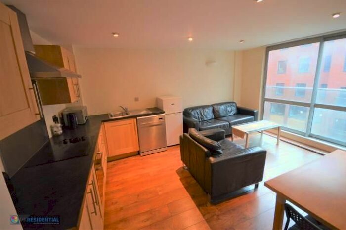 2 Bedroom Flat To Rent In West Street, Sheffield, South Yorkshire, Uk, S1