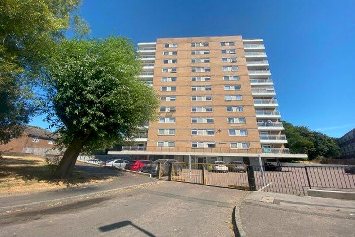 2 Bedroom Flat To Rent In Westwell Close, Orpington, BR5