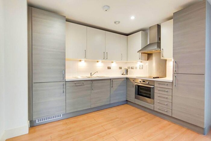 2 Bedroom Flat To Rent In Province Square, Canary Wharf, London, E14