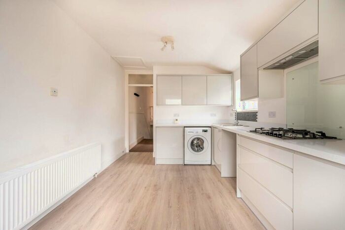 2 Bedroom Flat To Rent In Deanery Road, Stratford, London, E15