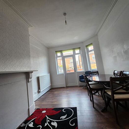1 Bedroom House To Rent In Clitheroe Road, Manchester, M13