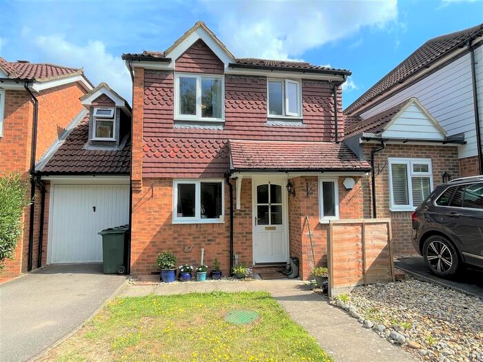 3 Bedroom Link Detached House To Rent In Mansion House Close, Biddenden, Ashford, TN27
