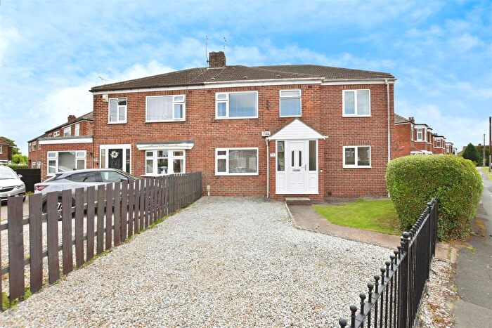 5 Bedroom Semi-detached House For Sale In Bernadette Avenue, Hull, HU4