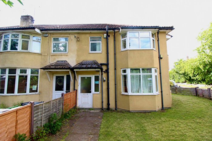 4 Bedroom Semi Detached House To Rent In Shaw Lane, Leeds, LS6
