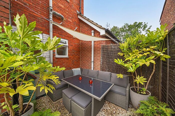1 Bedroom Maisonette For Sale In Oxenden Road, Tongham, Surrey, GU10