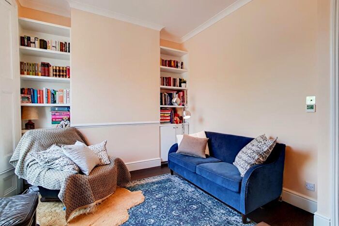 2 Bedroom Apartment To Rent In East India Dock Road London, E14