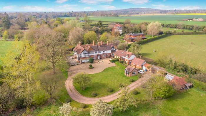 Detached House For Sale In Darlings Lane, Pinkneys Green, Maidenhead, Berkshire, SL6