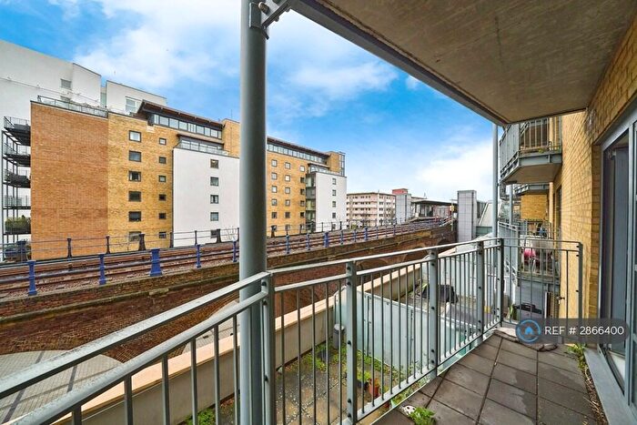 2 Bedroom Flat To Rent In Commercial Road, London, E14