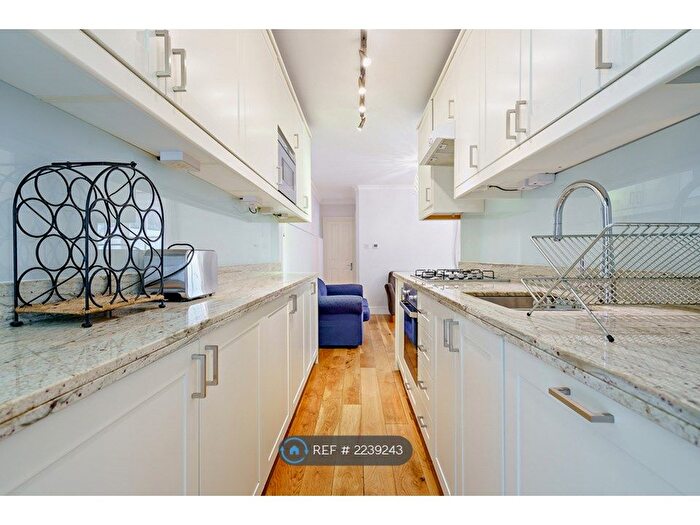 3 Bedroom Flat To Rent In London, London, SE15