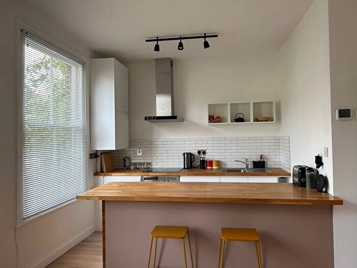 1 Bedroom Flat To Rent In Graham Road, London, E8