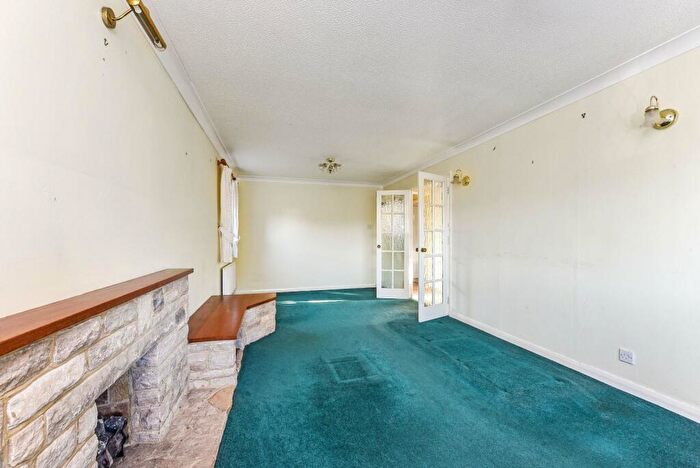 2 Bedroom Bungalow For Sale In Wincanton Close, Alton, Hampshire, GU34