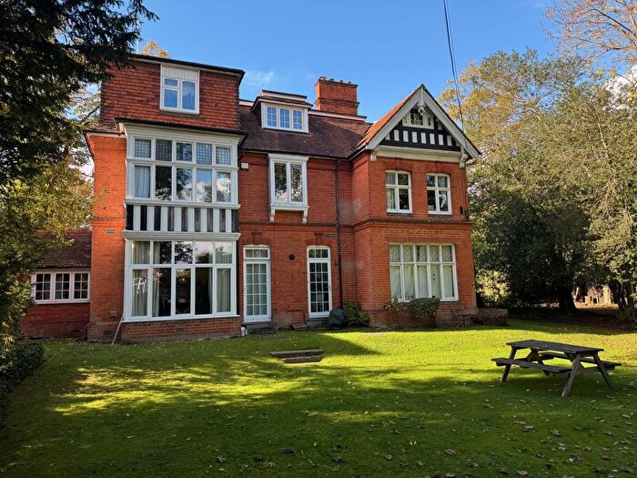 1 Bedroom Flat To Rent In Kinburn Drive, Egham Hill, Egham, Surrey, TW20