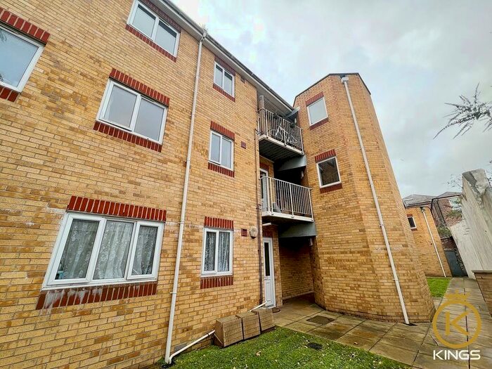 2 Bedroom Flat To Rent In Kidson Court, Portsmouth, PO2