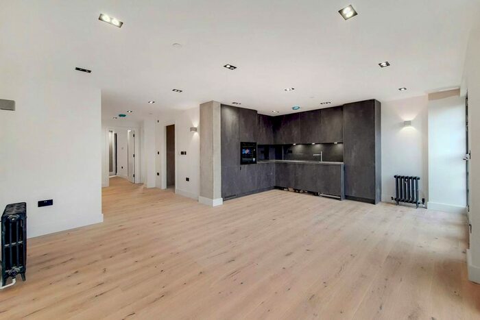 2 Bedroom Flat To Rent In Heaton House, Peckham, London, SE15