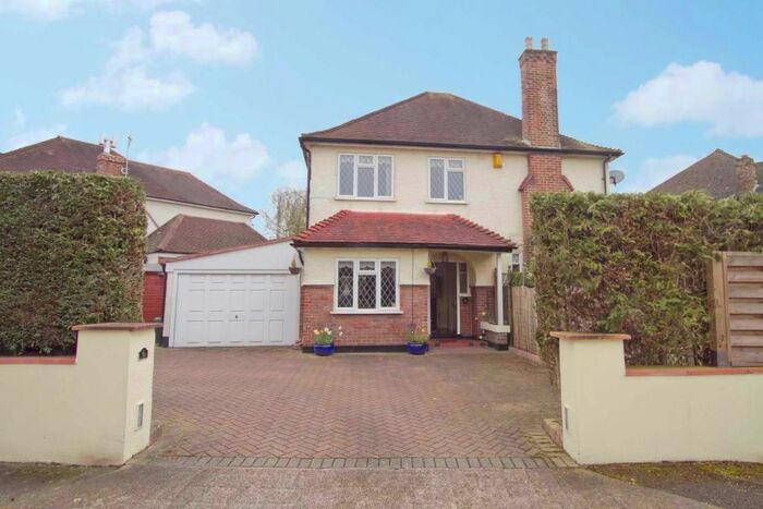 4 Bedroom Detached House To Rent In Belmont Close, Uxbridge, UB8