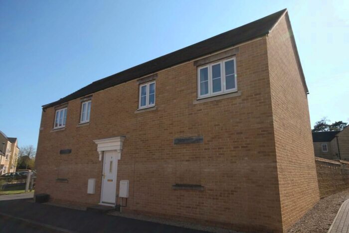 2 Bedroom Apartment To Rent In Meadow Lane, Witney, OX28