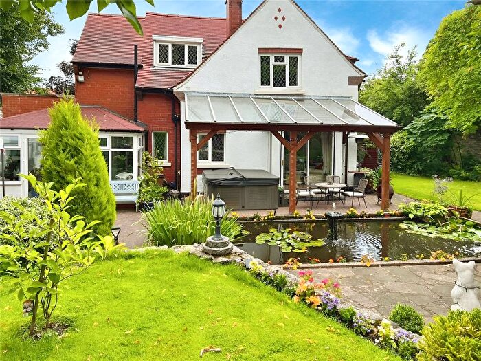 4 Bedroom Detached House For Sale In Village Street, Adwick-Le-Street, Doncaster, DN6