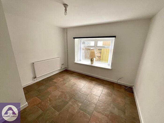 2 Bedroom Flat To Rent In Abertillery Road, Blaina, NP13