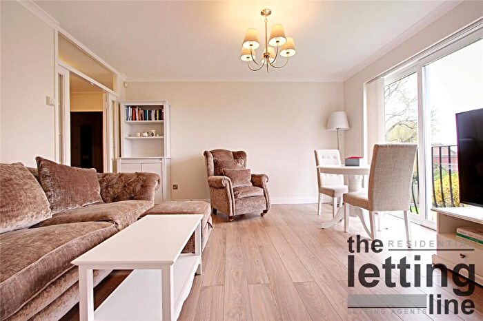 2 Bedroom Apartment To Rent In Fiona Court, The Ridgeway, Enfield, EN2