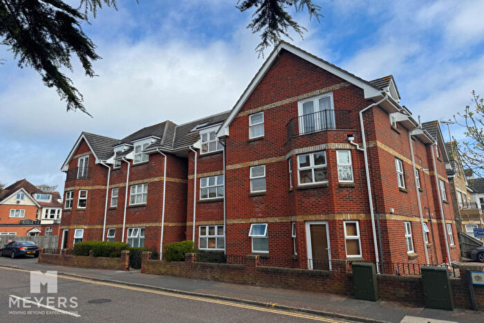 2 Bedroom Apartment For Sale In Heathcote Road, Bournemouth, BH5