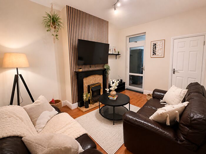 3 Bedroom House To Rent In Slack Lane - Bed, California, England, DE22