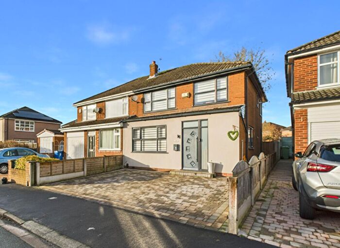 3 Bedroom Semi Detached House For Sale In Parkfield Avenue, Tyldesley, M29