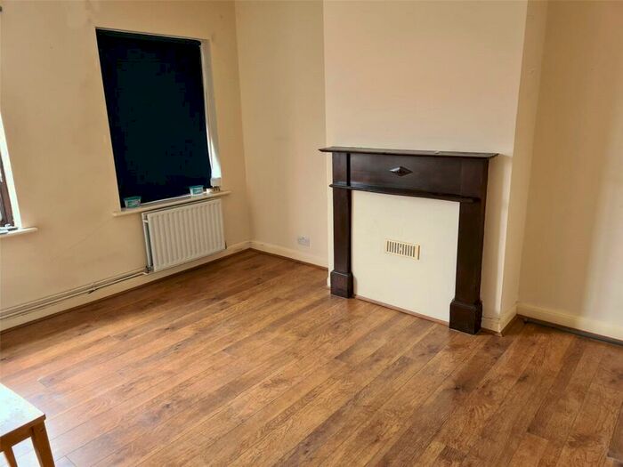 Property To Rent In Stonecot Hill, Sutton, Surrey, SM3