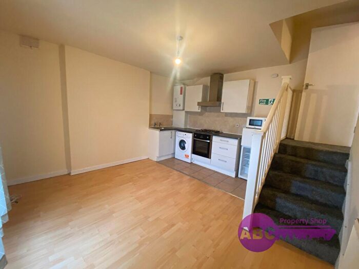 2 Bedroom Flat To Rent In Balls Road, Prenton, Wirral, CH43