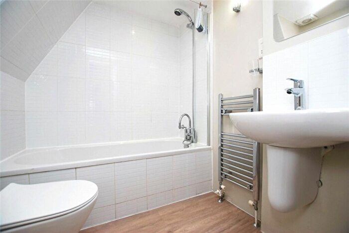 1 Bedroom Apartment To Rent In York Road, Guildford, Surrey, GU1