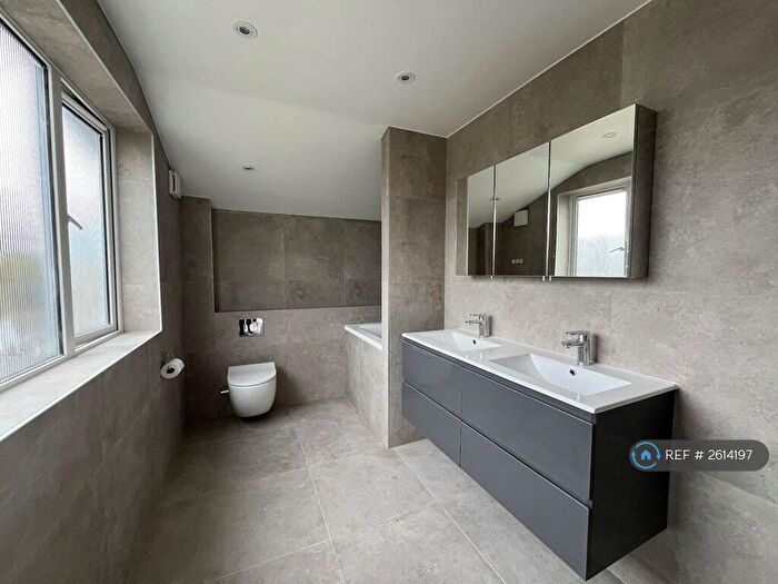 5 Bedroom Detached House To Rent In Wyatts Drive, Southend-On-Sea, SS1