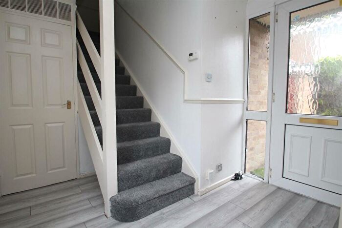 3 Bedroom Semi-Detached House To Rent In Wharfedale, Hemel Hempstead, HP2