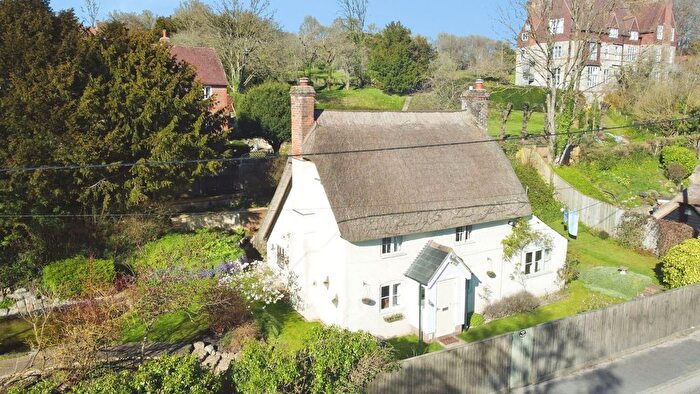 2 Bedroom Cottage For Sale In Bath Road, Marlborough, SN8