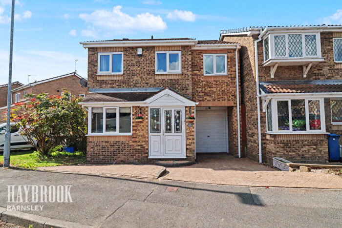 3 Bedroom Detached House For Sale In Cloverlands Drive, Staincross, S75