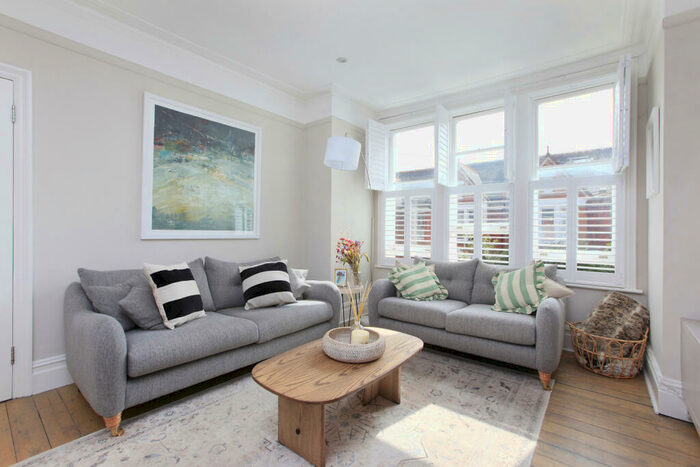 2 Bedroom Flat To Rent In Yukon Road, Clapham South, London, SW12