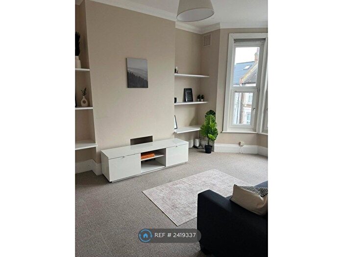 2 Bedroom Flat To Rent In Kensal Green, London, NW10