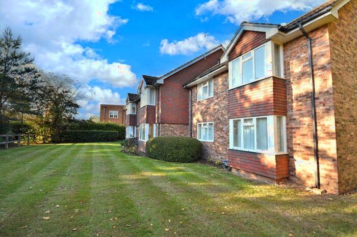 1 Bedroom Apartment To Rent In Trimmers Field, Farnham, GU9