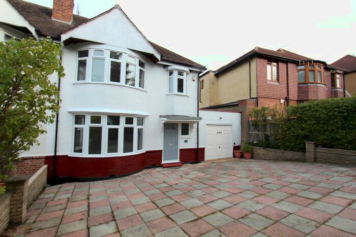 3 Bedroom Semi-Detached House To Rent In Cat Hill, Barnet, EN4