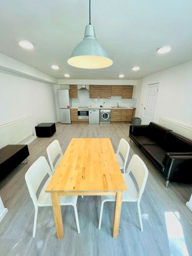 2 Bedroom Flat To Rent In Gloucester Drive, London, N4