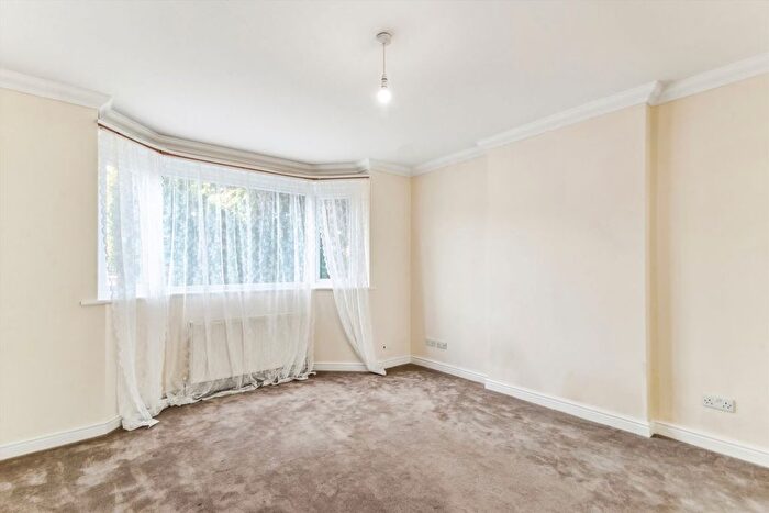 4 Bedroom Property To Rent In Aldridge Rise, New Malden, KT3