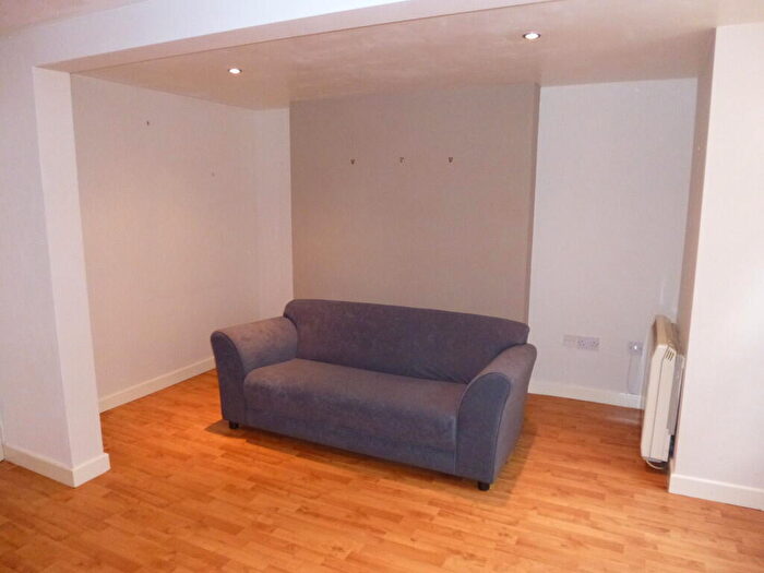 1 Bedroom Flat To Rent In Bf Windsor Road, Town Moor, DN2