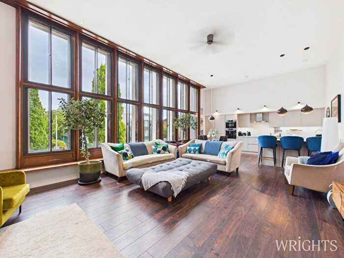 2 Bedroom Flat For Sale In Broadwater Road, Welwyn Garden City, AL7