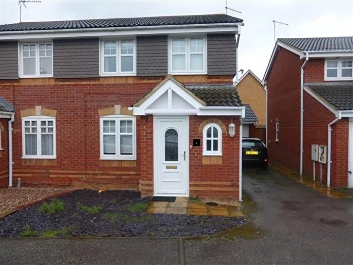 3 Bedroom Property To Rent In Aintree Drive, Rushden, NN10