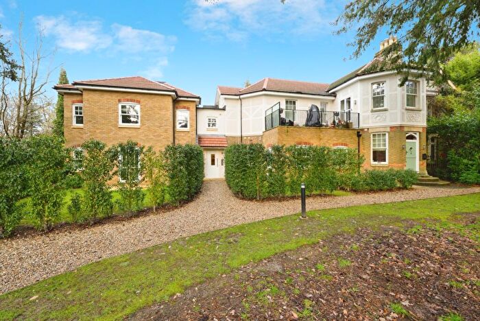 1 Bedroom Flat For Sale In Firs Road, Kenley, CR8