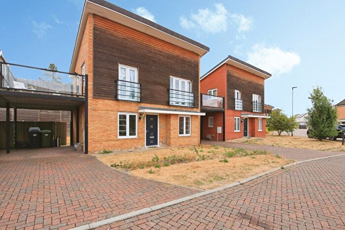 2 Bedroom Link Detached House For Sale In Grant Mews, Peterborough, Cambridgeshire, PE7