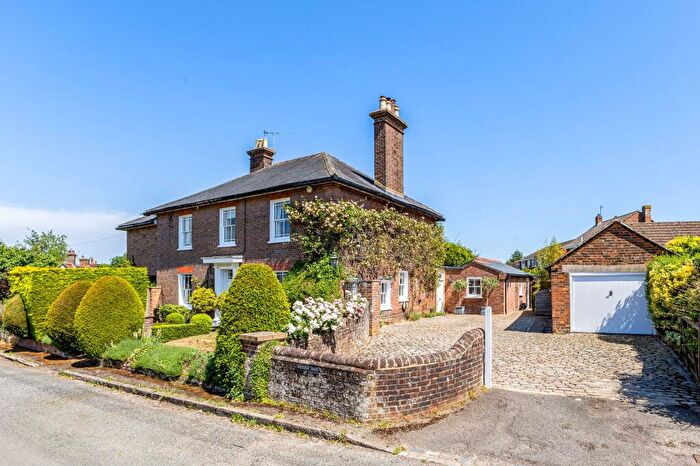 4 Bedroom Detached House For Sale In River Hill, Flamstead, AL3